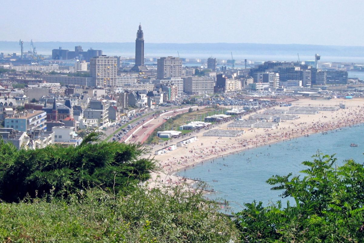 Blick auf das Stadtzentrum und den Strand von Le Havre