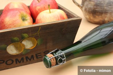 Eine leckere Spezialität aus der Normandie: Cidre