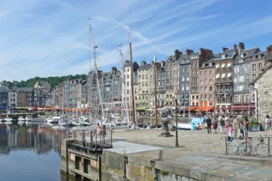 Das romantische Städtchen Honfleur ist eine der Sehenswürdigkeiten in der Normandie