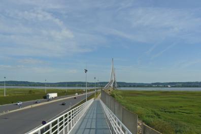 Die große Brücke über die Seine: der Pont de Normandie