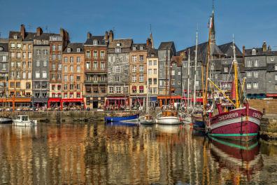 Traumhaft schön: Das kleine Städtchen Honfleur zählt zu den schönsten Orten der Normandie