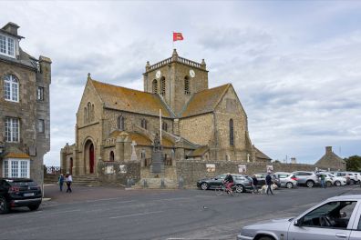 In Barfleur steht die Kirche am Ende des Dorfes