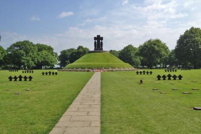 Deutscher Soldatenfriedhof in La Cambe in der Normandie