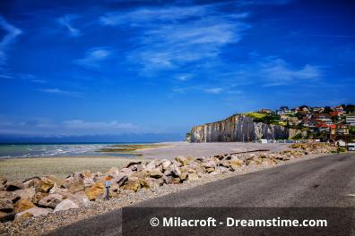 Die Küstenstraße von Criel-sur-Mer in der Normandie
